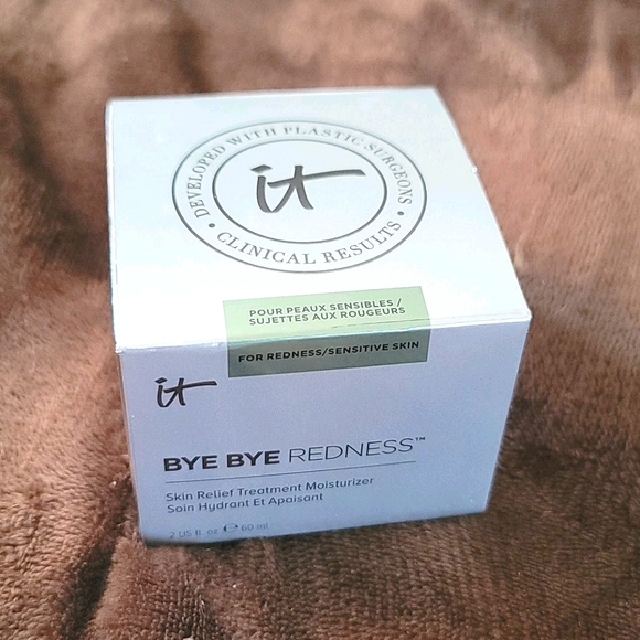 it cosmetics Other - Bye Bye Redness Sensitive Skin Moisturizer